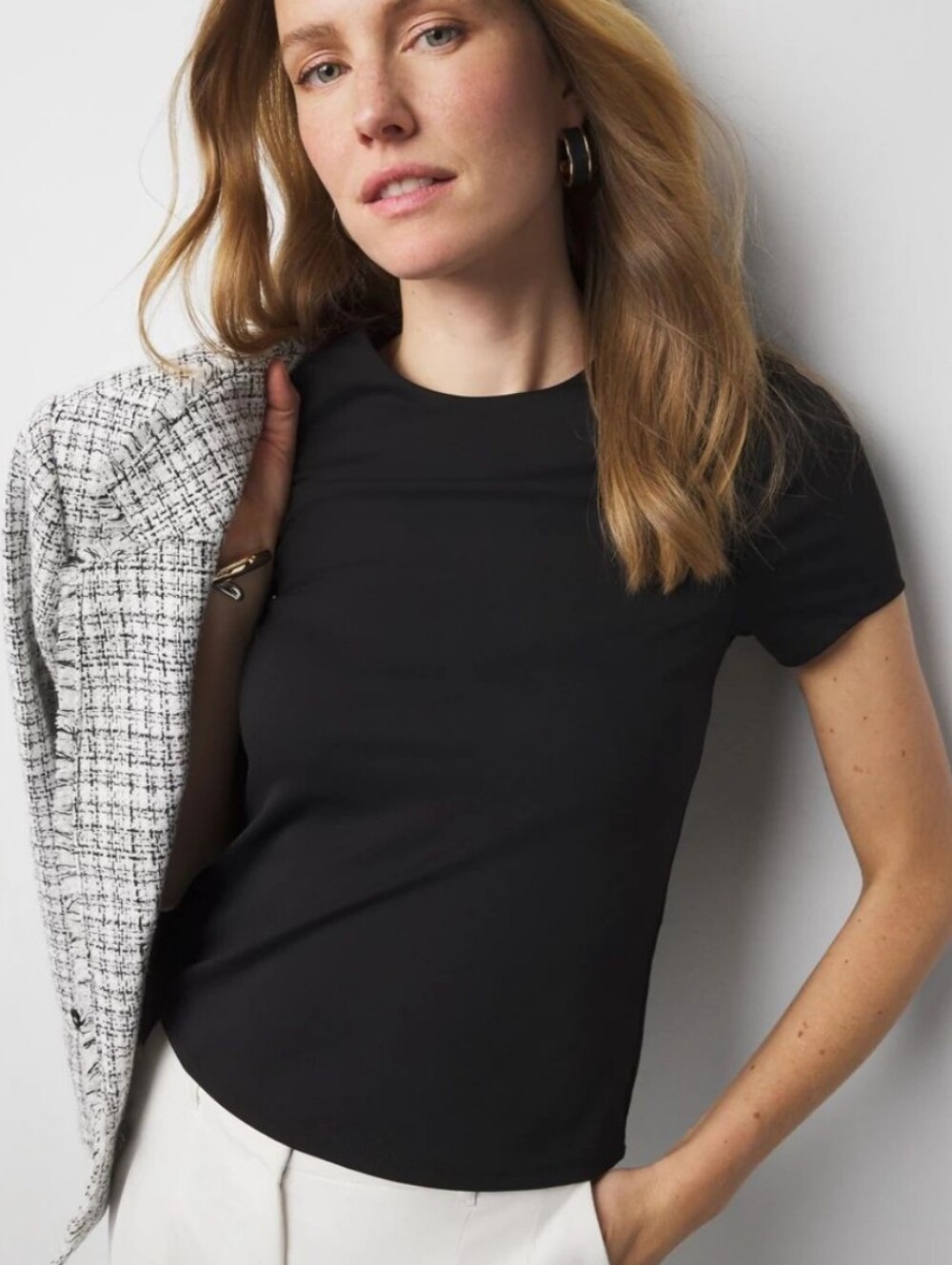 NWT 🆕 White House Black Market Black Short-Sleeve Crewneck Top M size